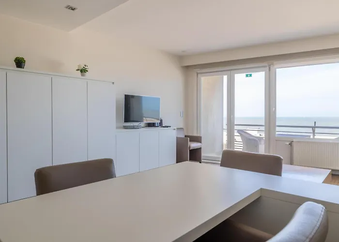 Bel Air - Spacious, Modern With Sleeping Area On The Promenade T4 Appartement Oostende