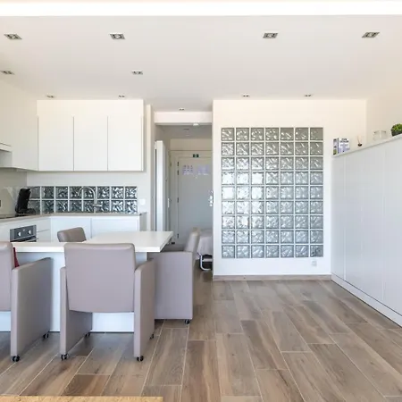 Bel Air - Spacious, Modern With Sleeping Area On The Promenade T4 Lejlighed Oostende