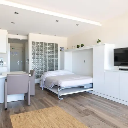 Bel Air - Spacious, Modern With Sleeping Area On The Promenade T4 Lejlighed *